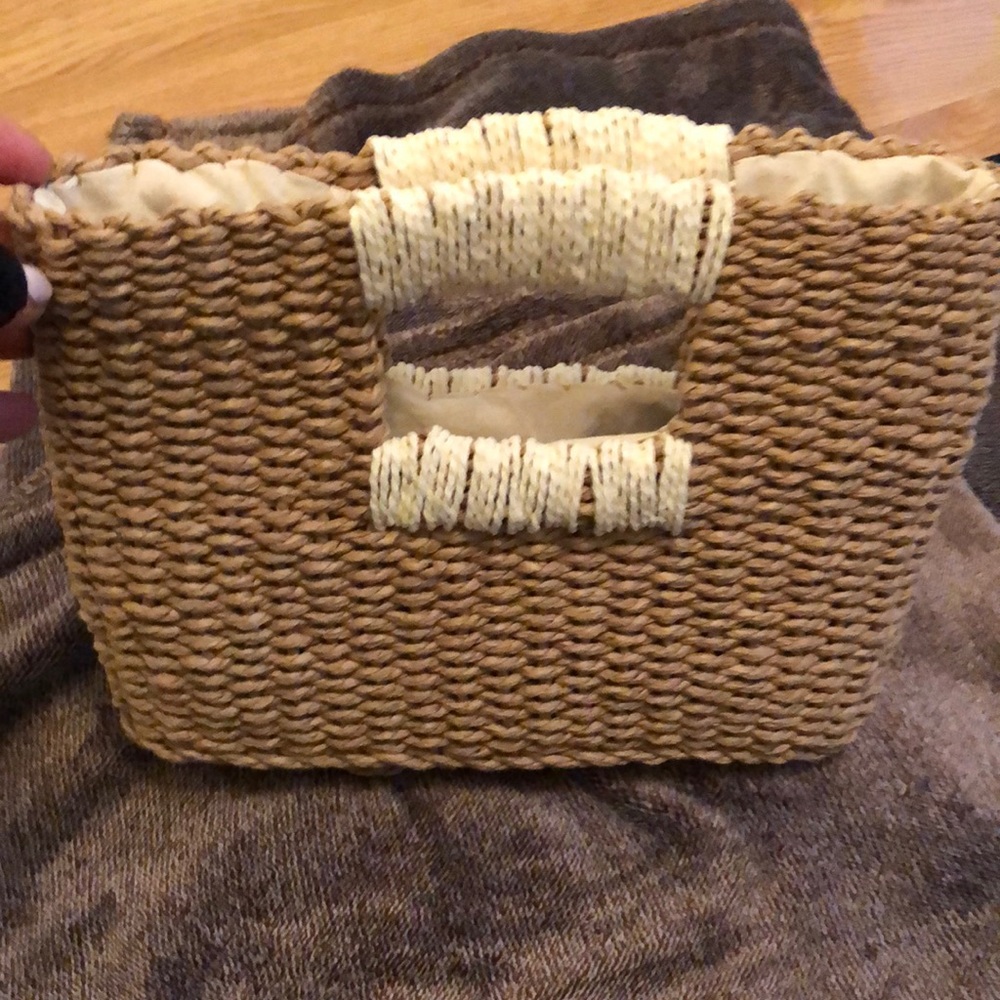 Cute straw clutch used once